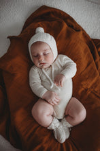 Load image into Gallery viewer, Ivory Merino Wool Baby Bonnet & Booties Set