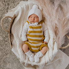 Load image into Gallery viewer, Ivory Merino Wool Baby Bonnet &amp; Booties Set