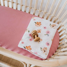 Load image into Gallery viewer, Rogue Pink Fitted Bassinet Sheet &amp; Change Pad Cover